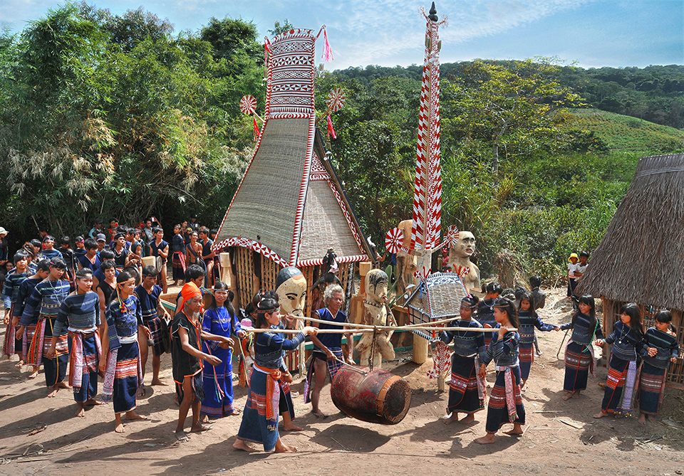 Triển lãm ảnh “Sắc màu các dân tộc Việt Nam”
