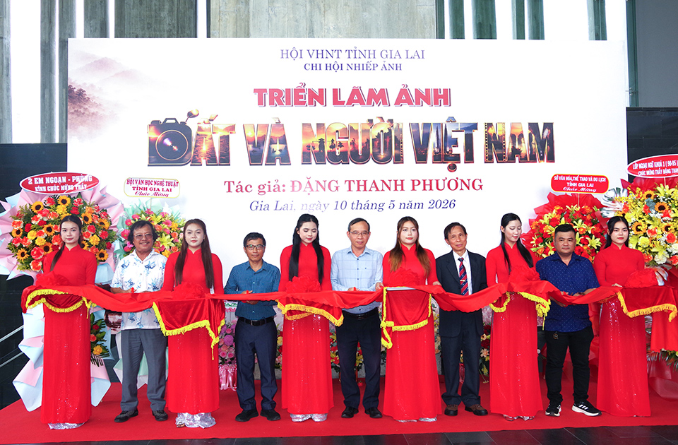 Khai mạc triển lãm ảnh “Đất và người Việt Nam” của nghệ sĩ Đặng Thanh Phương