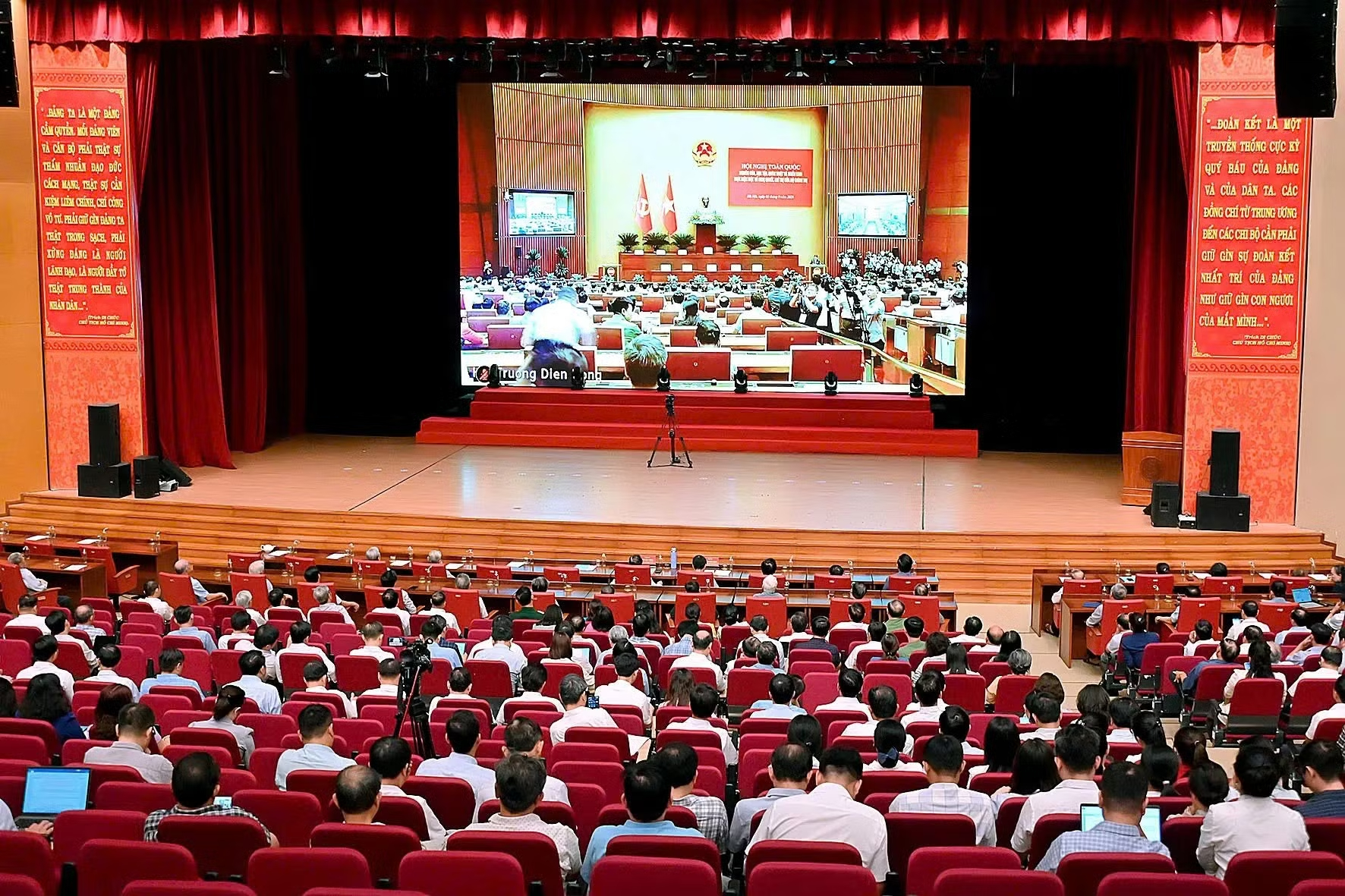 Hội nghị toàn quốc nghiên cứu, học tập, quán triệt và triển khai thực hiện một số nghị quyết, chỉ thị của Bộ Chính trị