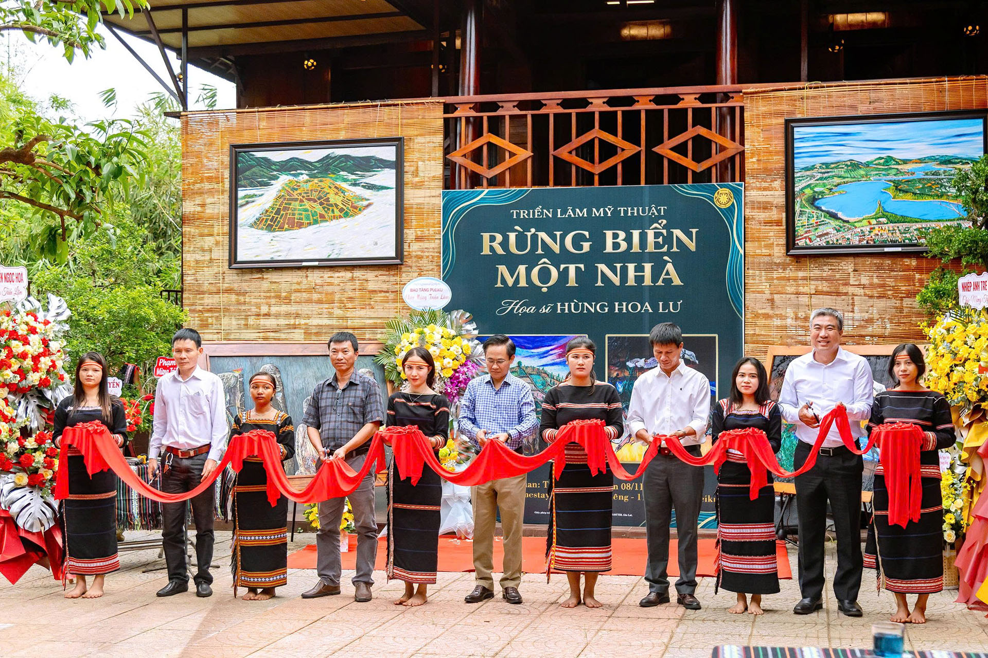 Khai mạc Triển lãm mỹ thuật “Rừng biển một nhà” của họa sĩ Hùng Hoa Lư